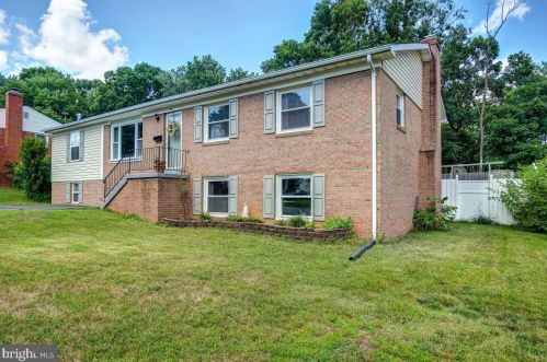 3812 Danbury Ct, Woodbridge, VA 22193-1919
