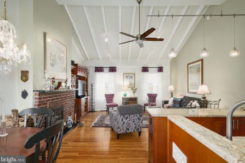 1336 Lombard St, Philadelphia PA  19147-1004 exterior