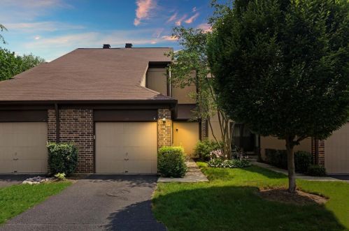 279 Shadowbend Dr, Wheeling, IL 60090-3153