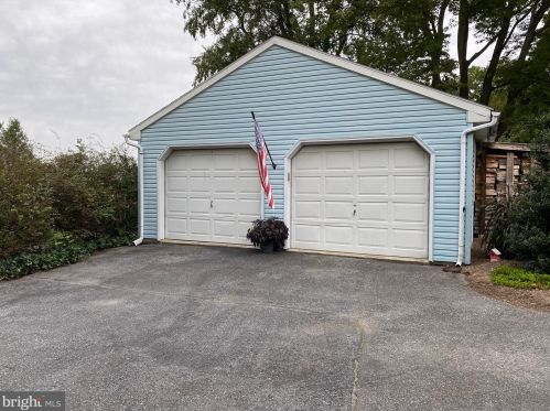 417 Lampeter Rd, Lancaster PA 17602-1717 exterior