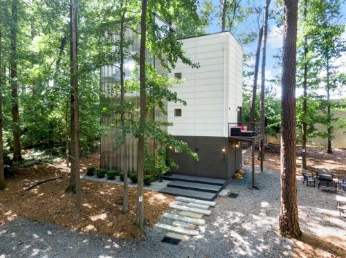 5724 Kayron Dr, Atlanta GA  30328-5147 exterior