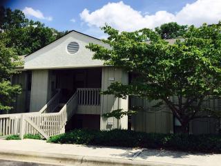 104 Abbey Cir, Asheville, NC 28805-2495