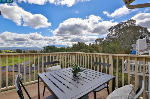 445 Ridgeview Dr, Concord CA  94523-1027 exterior