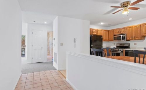 618 Foxboro Dr, Norwalk, CT 06851-1149