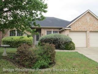 6716 Spring Valley Way, Fort Worth TX  76132-3019 exterior