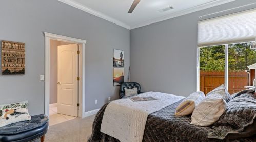 3390 Wimbledon Dr, Redding, CA 96002-9516
