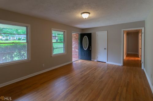 152 Robinhood Dr, Newnan, GA 30263-6215