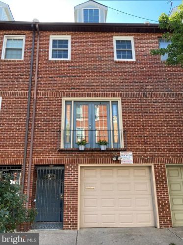 782 Front St, Philadelphia, PA 19147-3523