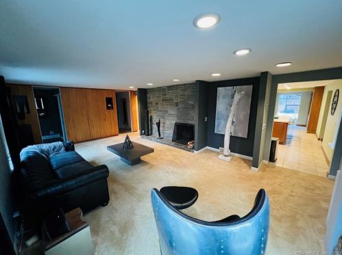 16 Mashentuck Rd, Killingly CT  06239-2221 exterior