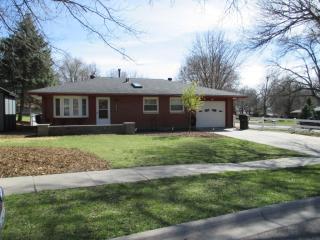 1840 Mindoro Dr, Lincoln, NE 68506-2327