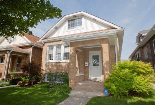 2734 East Ave, Forest View, IL 60402-2752