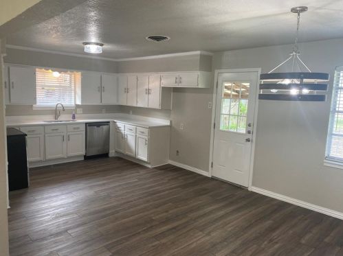 1305 Bandera Ln, Garland TX  75040-9403 exterior