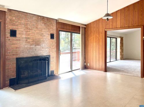 5 Vincennes Ct, Charlottesville, VA 22911-8549