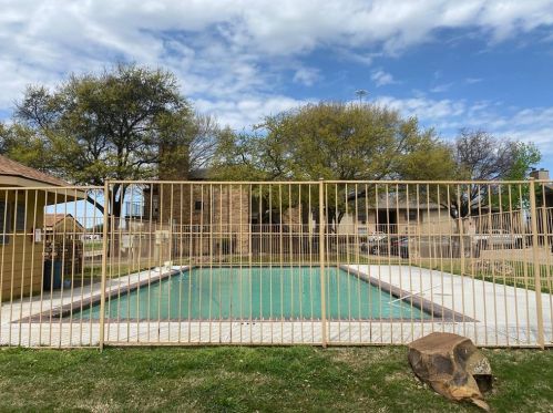 5805 Marvin Loving Dr, Garland TX  75043-4574 exterior