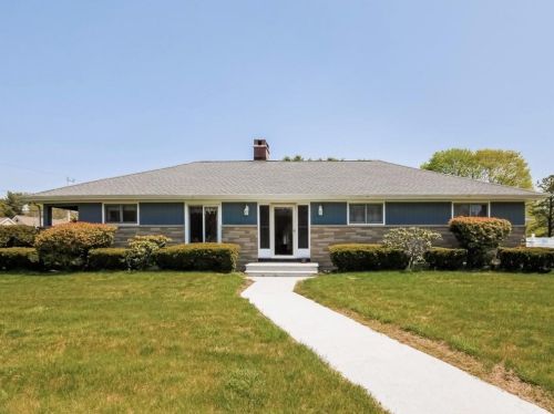 29 Capalbo Dr, Westerly, RI 02808-1407