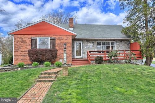967 Parkside Ln, Lancaster, PA 17601-5155