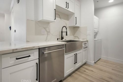 2117 Watermarke Pl, Irvine CA  92612-1698 exterior