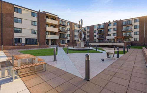 52 Groveland Ter, Minneapolis MN  55403-1146 exterior