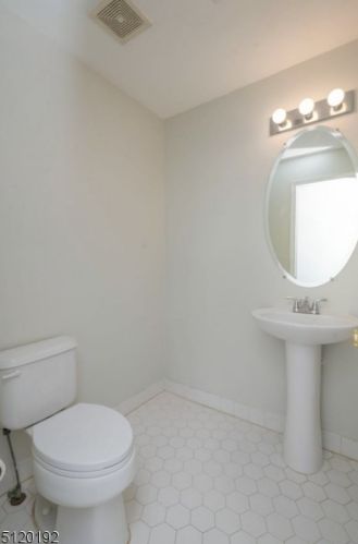 53 Saxton Dr, Hackettstown NJ  07840-1742 exterior