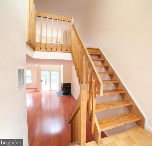 34 Chicopee Dr, Princeton NJ  08540-1826 exterior
