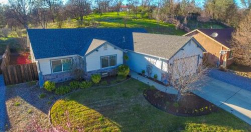 620 Valleybrook Dr, Redding, CA 96003-2699