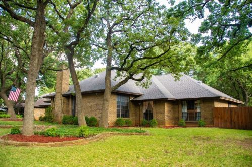 740 Newport Rd, Fort Worth, TX 76120-2824