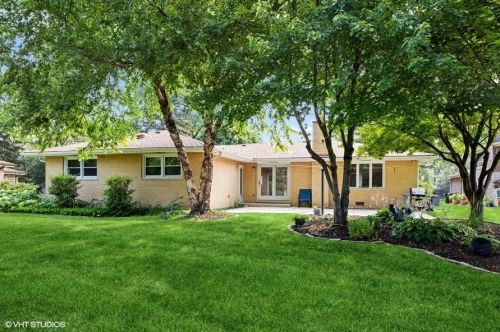 7532 Sheridan Dr, Willowbrook IL  60527-2443 exterior