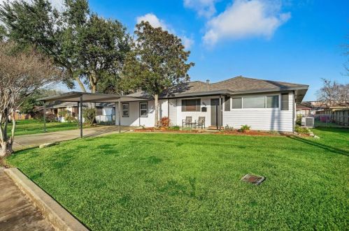905 Ivy Ave, Deer Park, TX 77536-3221