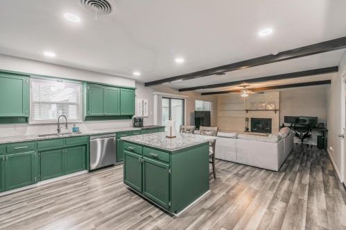 7100 Martha Ln, Fort Worth TX  76112-5306 exterior