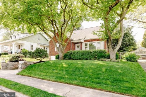 922 Hartel Ave, Philadelphia, PA 19111-3202