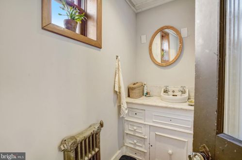 437 44 St, Philadelphia PA 19104-2910 exterior