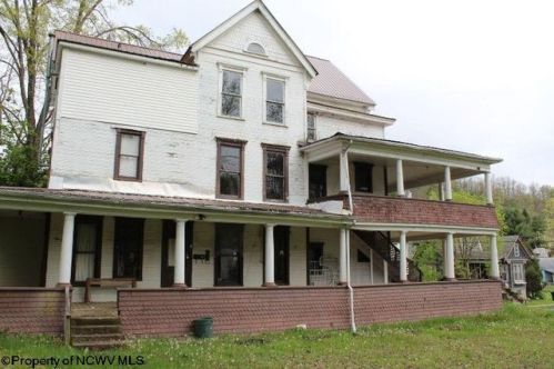 201 Jefferson St, Mannington, WV 26582-1064