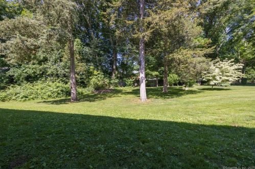 327 Brooksvale Rd, Cheshire CT  06410-3336 exterior