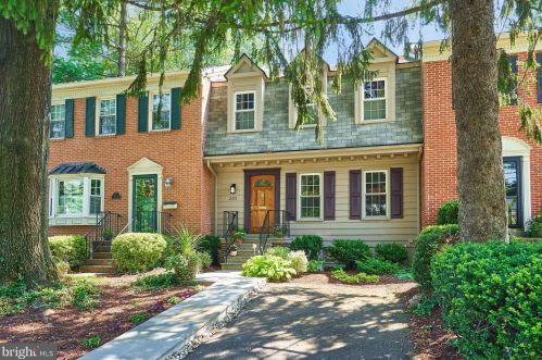 202 Grove Ave, Falls Church, VA 22046-2407