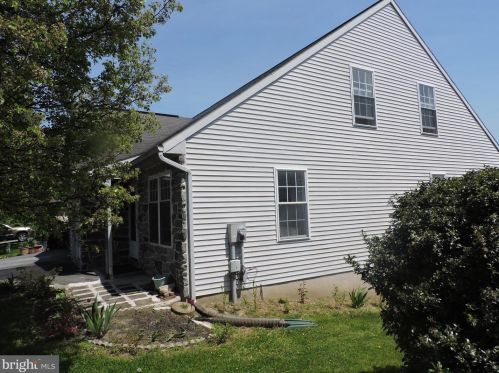 1053 Sterling Pl, Lancaster PA  17603-8839 exterior