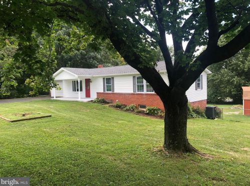 8220 Hollow Rd, Middletown, MD 21769-8527