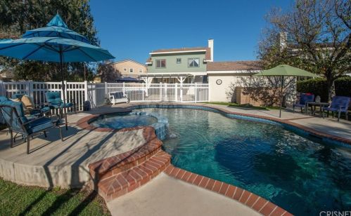2305 Summerwood Ave, Simi Valley, CA 93063-6023