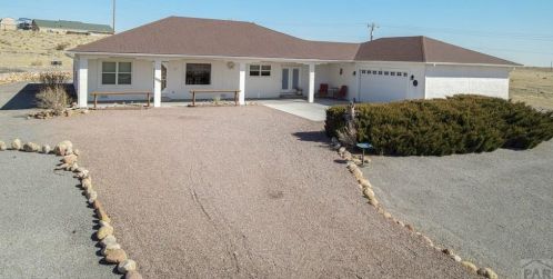 1034 Tenderfoot Ln, Pueblo, CO 81007-6566