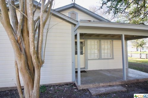 317 Franklin St, Goliad, TX 77963-4172