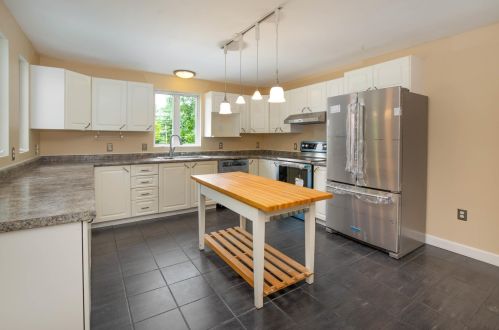 17 Charles Henry Way, Seabrook, NH 03874-4048