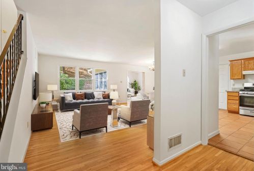 6806 Gillings Rd, Springfield, VA 22152-3229