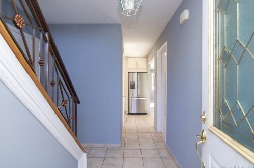 1 Dry Hill Rd, Norwalk CT  06851-4001 exterior
