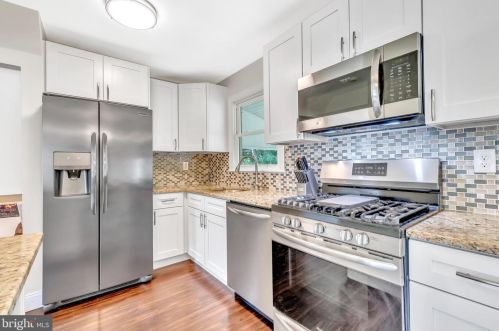 25 Amsterdam Rd, Trenton NJ 08620-1902 exterior