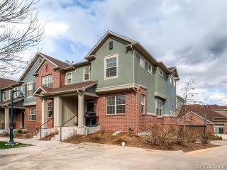 701 Roslyn St, Denver, CO 80230-7213