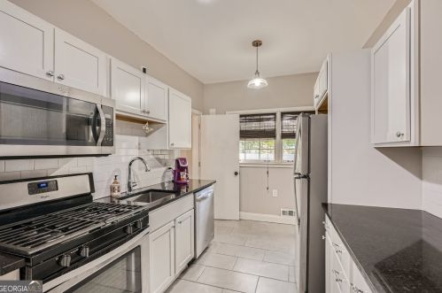 3685 Cantrell Rd, Atlanta GA  30319-1304 exterior