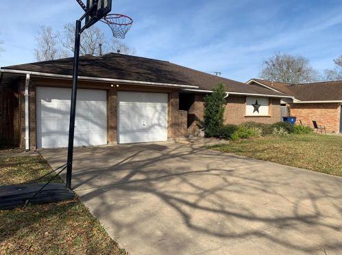 125 Dallas St, Angleton, TX 77515-4100