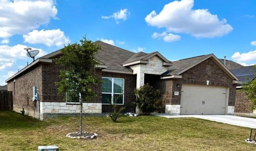 1372 Twin Estates Dr, Uhland TX  78640 exterior