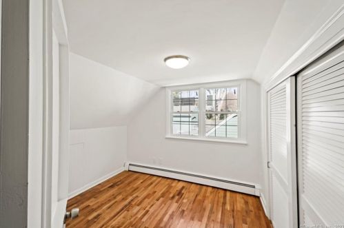 27 Hawthorne Dr, Norwalk CT  06851-4113 exterior