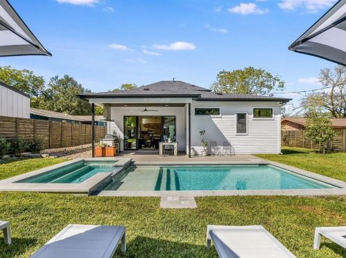 6001 Eureka Dr, Austin TX  78745-2962 exterior