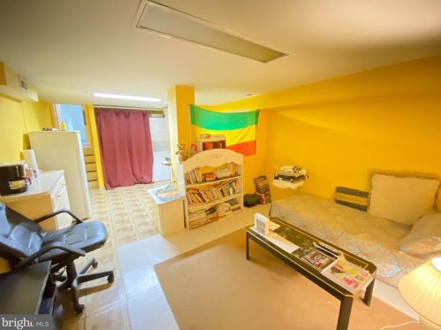 9504 Lawnsberry Ter, Silver Spring MD 20901-4714 exterior